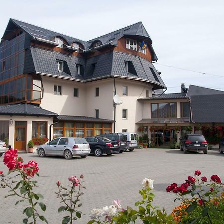 Hotel Cosmos Campulung Moldovenesc Exterior photo