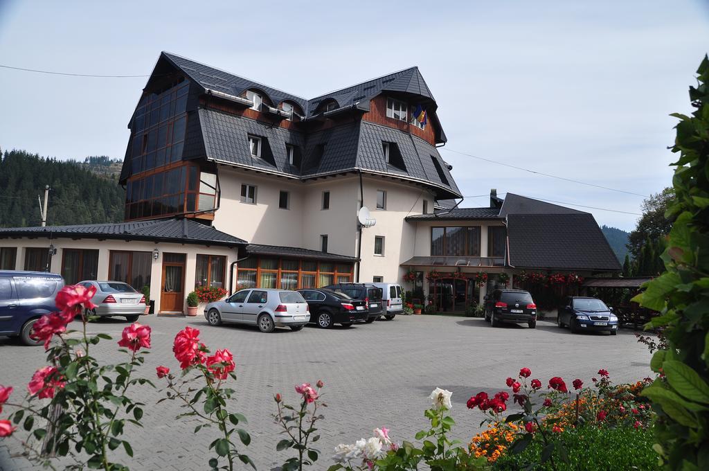 Hotel Cosmos Campulung Moldovenesc Exterior photo