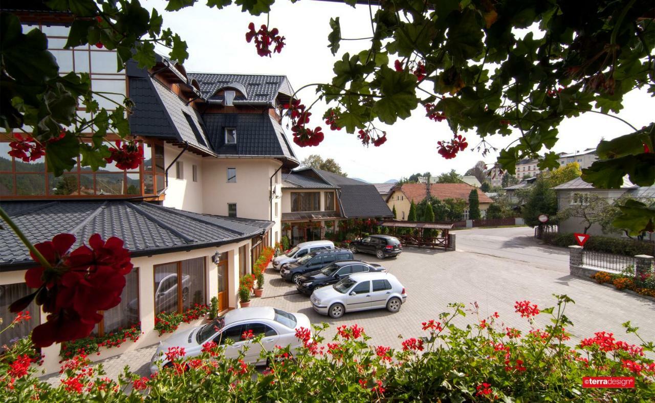 Hotel Cosmos Campulung Moldovenesc Exterior photo