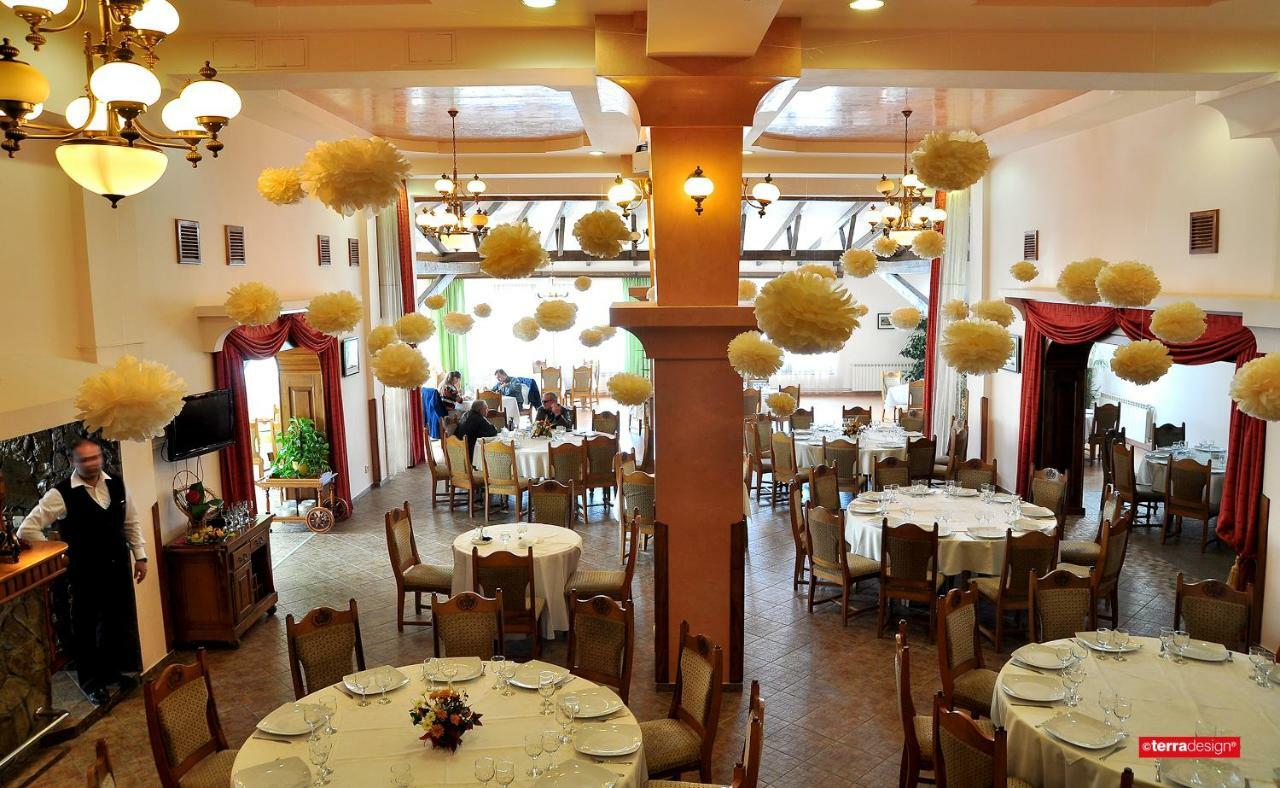 Hotel Cosmos Campulung Moldovenesc Exterior photo